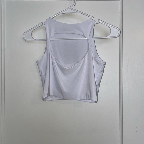 PrettyLittleThing White Crop Top - Picture 2 of 2